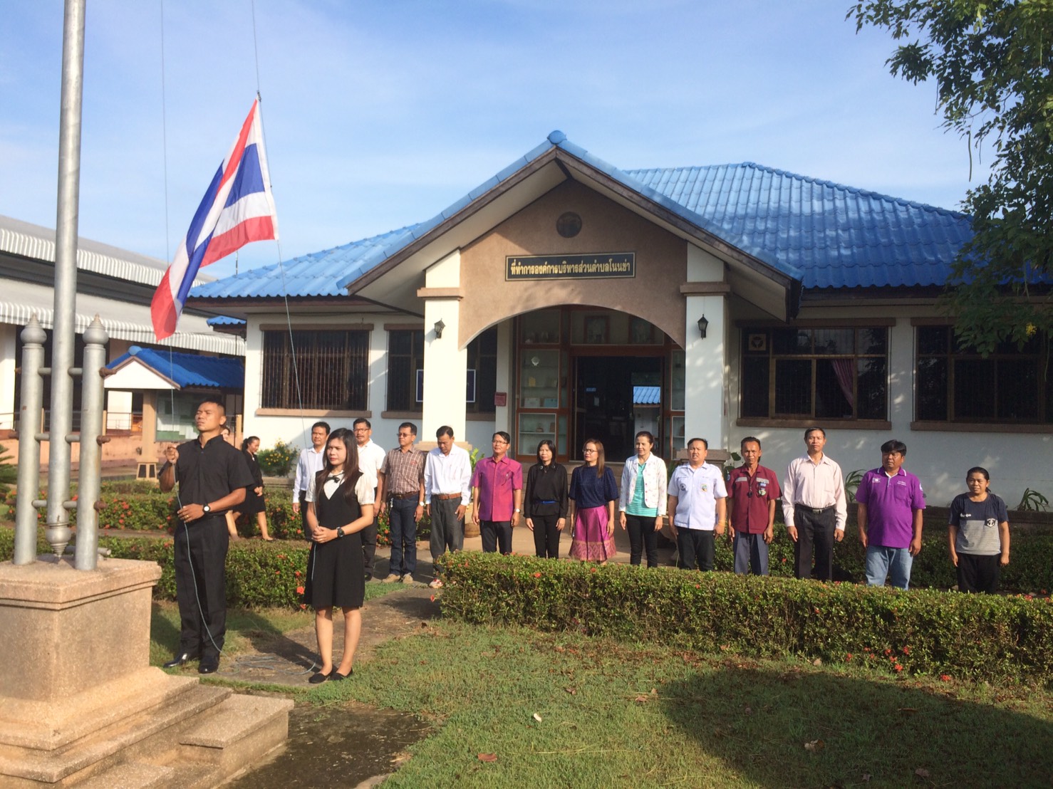 กิจกรรมเข้าแถวเคารพธงชาติ เนื่องในวันพระราชทานธงชาติไทย ครบ 100 ปี  วันที่  28 กันยายน 2560