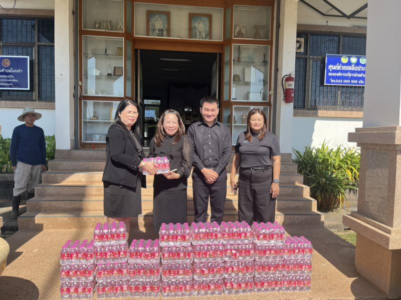 ธนาคารออมสินได้ออกมามอบน้ำดืมให้กับองค์การบริหารส่วนตำบลโนนข่า