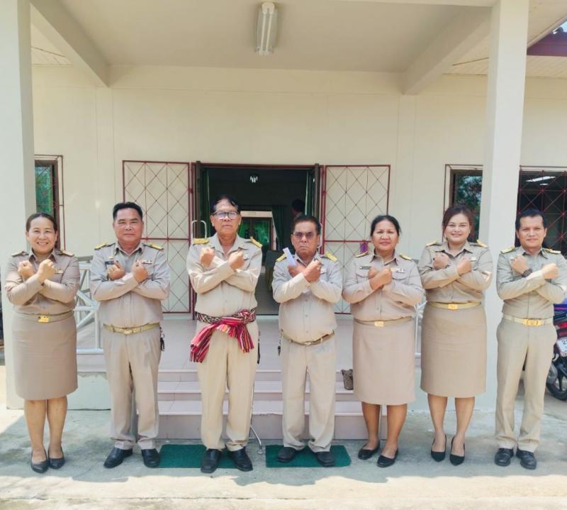 นายกองสิน  วิเศษศิลปธร นายกองค์การบริหารส่วนตำบลโนนข่า คณะผู้บริหาร หัวหน้าส่วนราชการในพื้นที่ ผู้นำชุมชน ร่วมกันทำสัญญาลักษณ์ แสดงเจตจำนงทางการเมืองในการต่อต้านการทุจริต